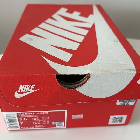 Nike Dunk Low Retro | ‘Michigan’ - Picture 8 of 10